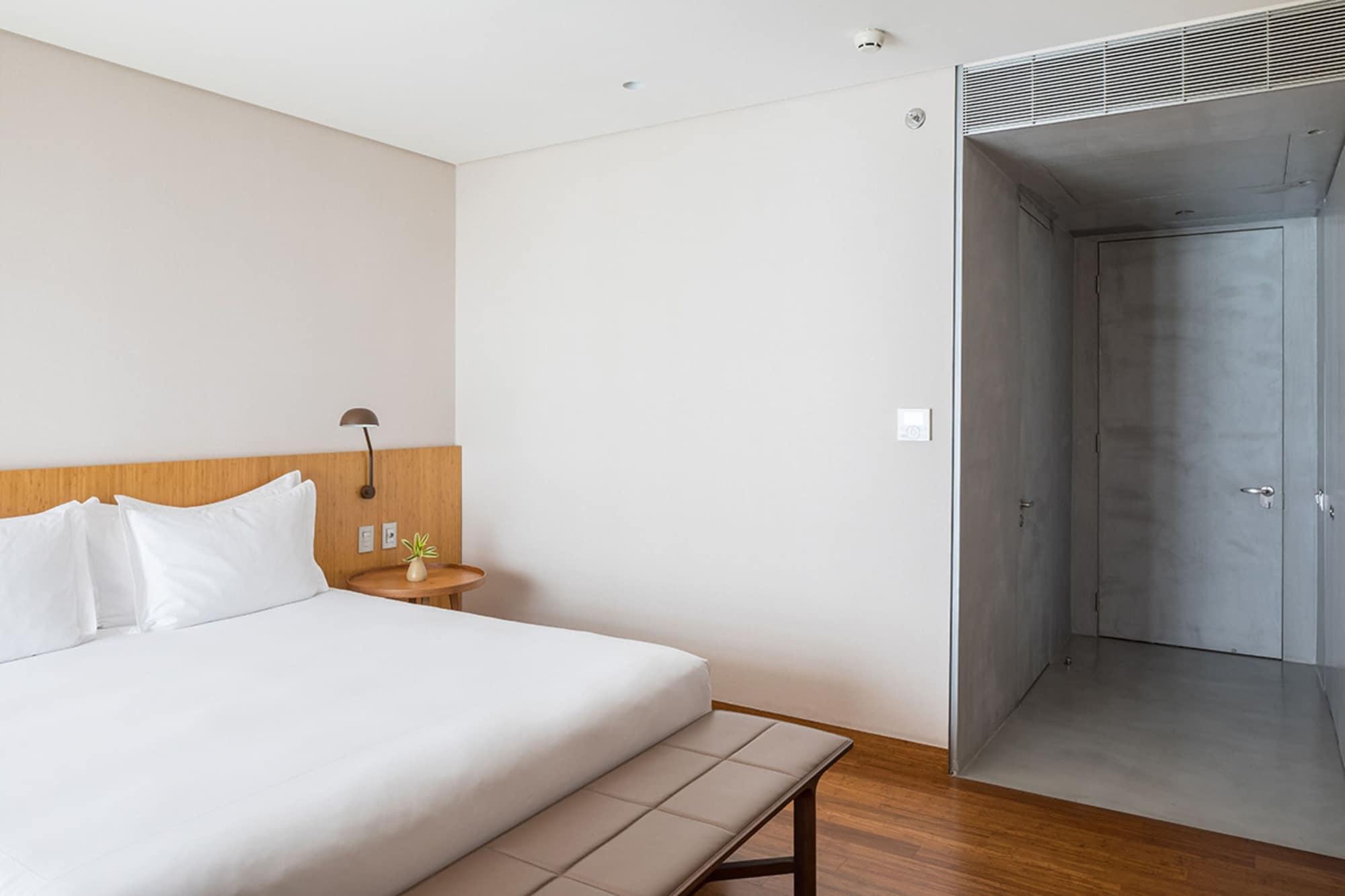 B Hotel Brasilia Bagian luar foto A room at the hotel