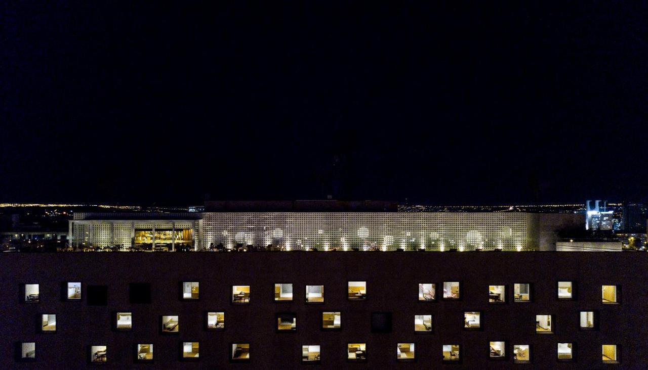 B Hotel Brasilia Bagian luar foto The museum at night
